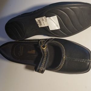 Clark slip on size 8 shoes in Black